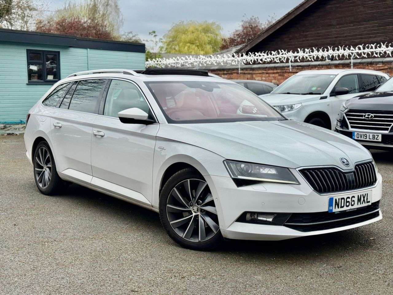 A 2017 SKODA SUPERB 2.0 TDI Laurin & Klement Estate 5dr Diesel DSG Auto 6Spd Euro 6 (s/s) (150 A 2017 SKODA SUPERB 2.0 TDI Laurin & Klement Estate 5dr Diesel DSG Auto 6Spd Euro 6 (s/s) (150