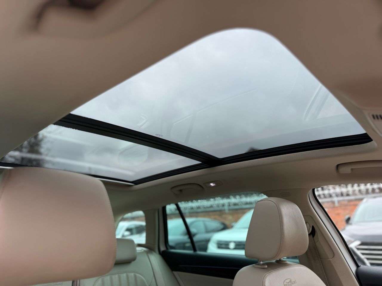 A 2017 SKODA SUPERB 2.0 TDI Laurin & Klement Estate 5dr Diesel DSG Auto 6Spd Euro 6 (s/s) (150 A 2017 SKODA SUPERB 2.0 TDI Laurin & Klement Estate 5dr Diesel DSG Auto 6Spd Euro 6 (s/s) (150