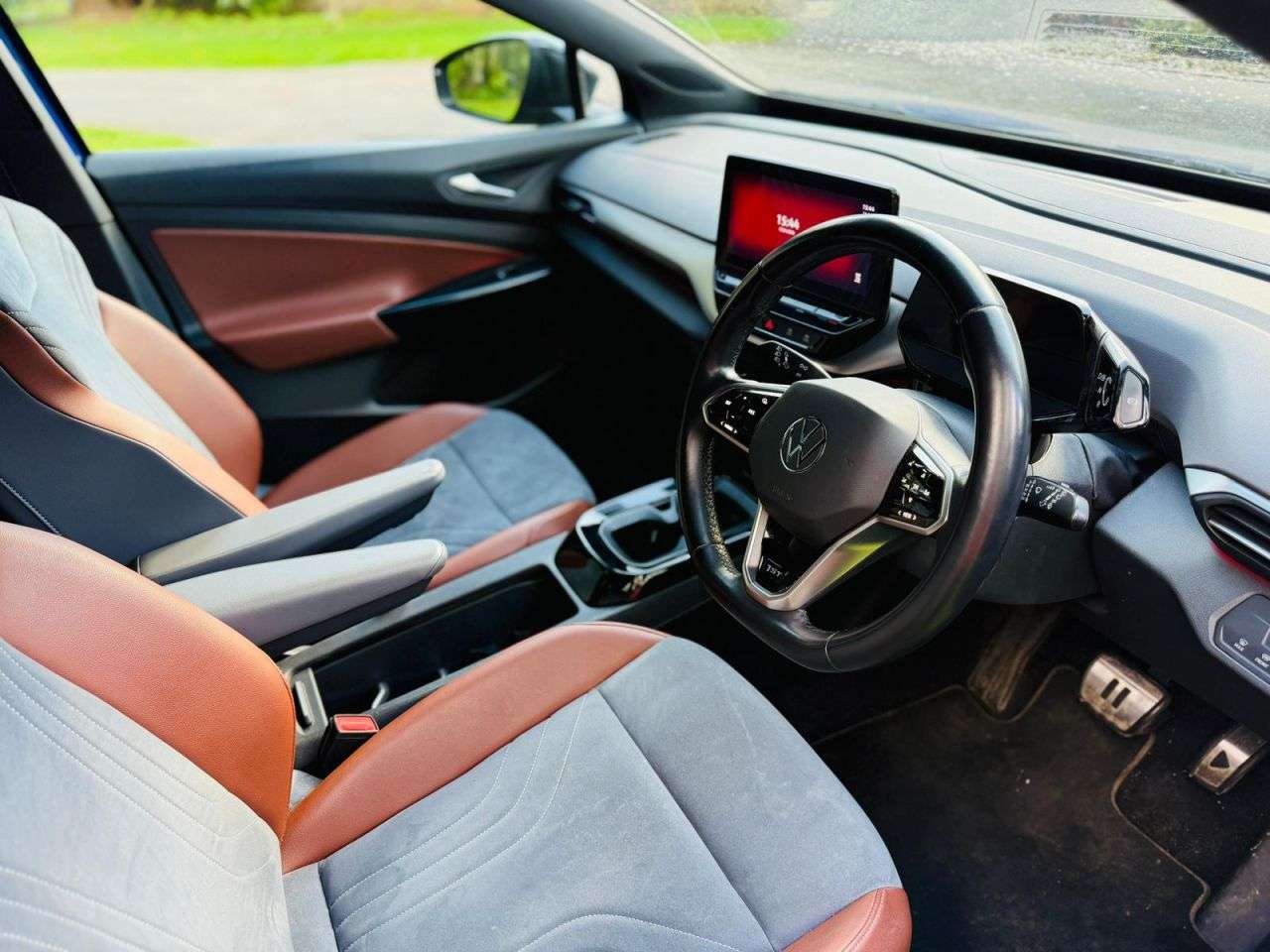 A 2021 VOLKSWAGEN ID.4 Pro Performance 77kWh 1ST Edition SUV 5dr Electric Auto (204 ps) A 2021 VOLKSWAGEN ID.4 Pro Performance 77kWh 1ST Edition SUV 5dr Electric Auto (204 ps)