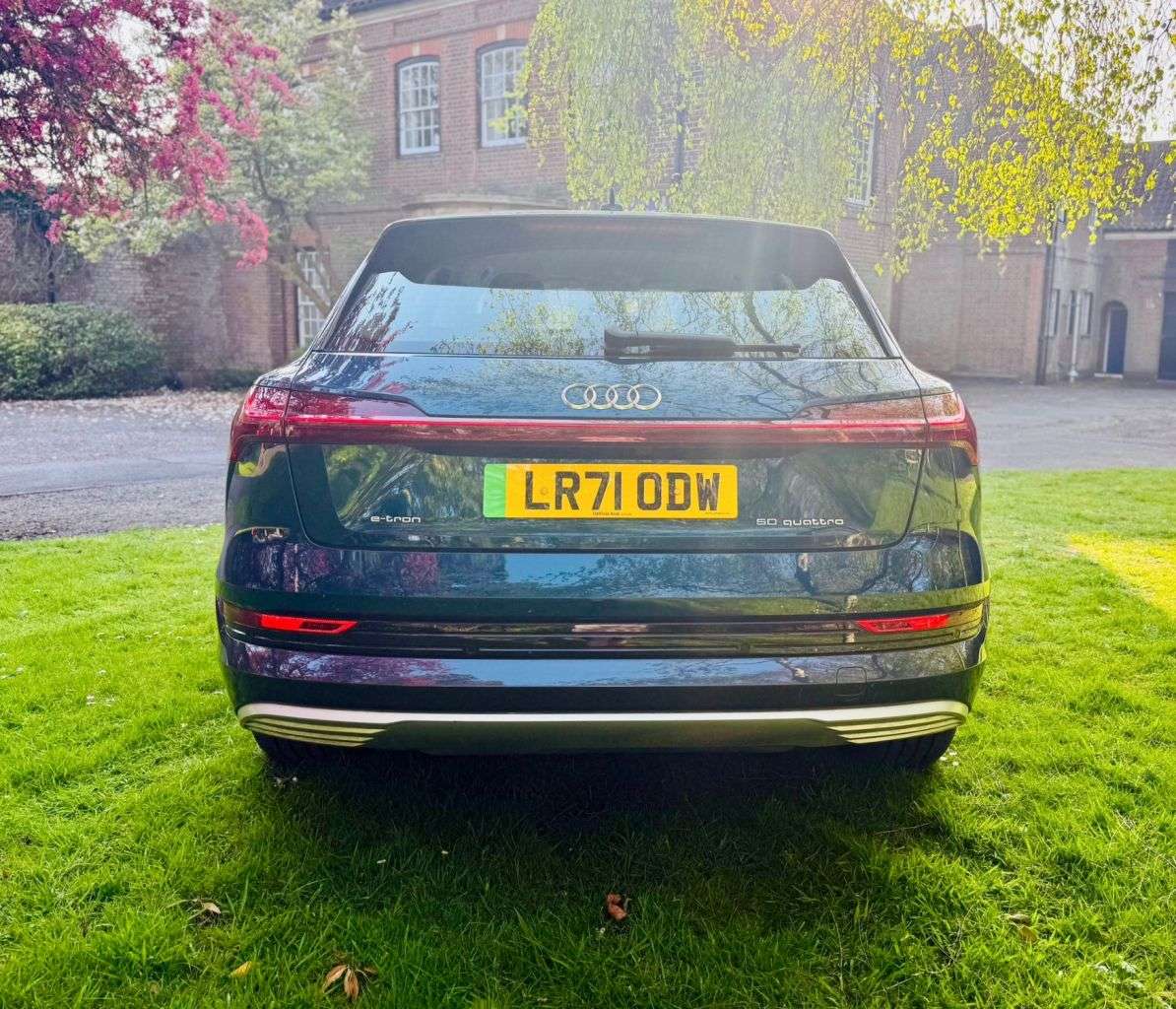 2021 AUDI E-TRON 2021 AUDI E-TRON