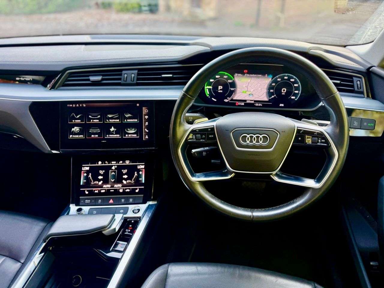 A 2021 AUDI E-TRON 50 Technik SUV 5dr Electric Auto quattro 71.2kWh (11kW Charger) (313 ps) A 2021 AUDI E-TRON 50 Technik SUV 5dr Electric Auto quattro 71.2kWh (11kW Charger) (313 ps)