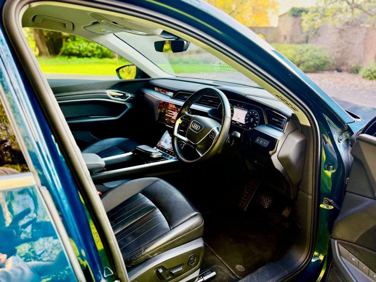 A 2021 AUDI E-TRON 50 Technik SUV 5dr Electric Auto quattro 71.2kWh (11kW Charger) (313 ps) A 2021 AUDI E-TRON 50 Technik SUV 5dr Electric Auto quattro 71.2kWh (11kW Charger) (313 ps)