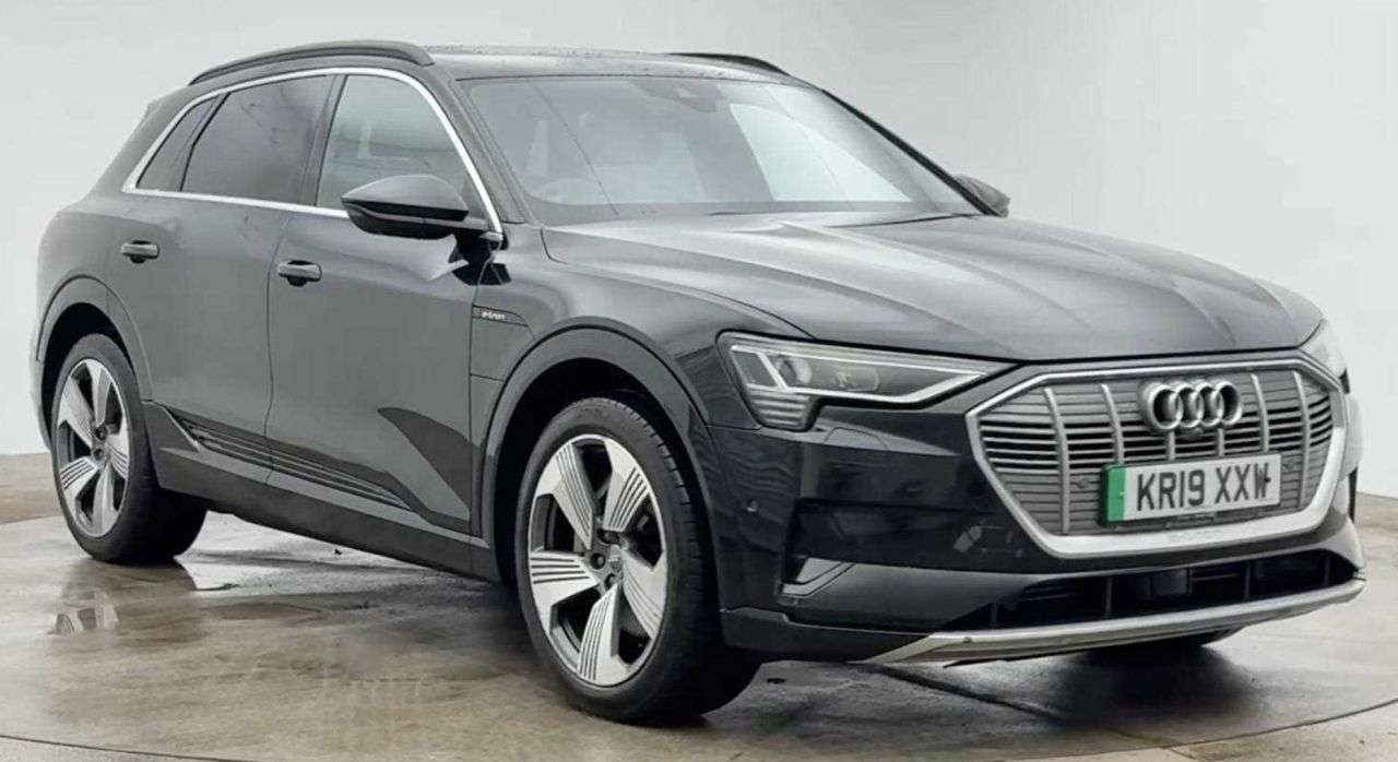 A 2019 AUDI E-TRON 55 SUV 5dr Electric Auto quattro 95kWh (408 ps) A 2019 AUDI E-TRON 55 SUV 5dr Electric Auto quattro 95kWh (408 ps)