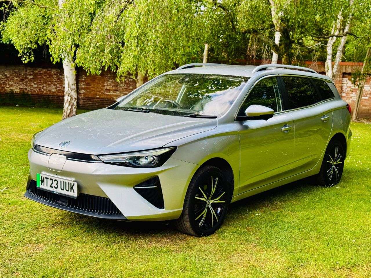 A 2023 MG MG5 61.1kWh Trophy Long Range Estate 5dr Electric Auto (156 ps) A 2023 MG MG5 61.1kWh Trophy Long Range Estate 5dr Electric Auto (156 ps)
