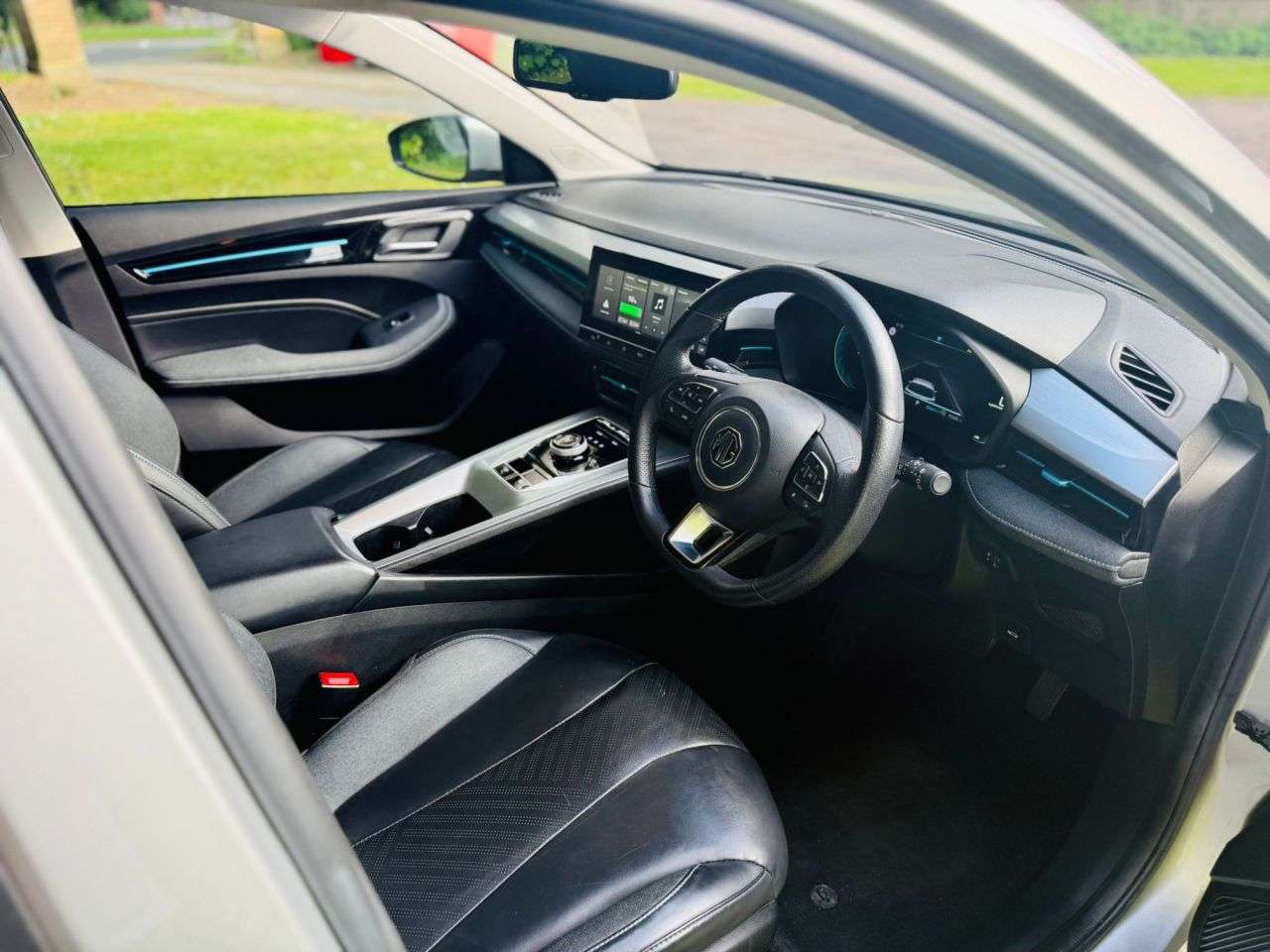 A 2023 MG MG5 61.1kWh Trophy Long Range Estate 5dr Electric Auto (156 ps) A 2023 MG MG5 61.1kWh Trophy Long Range Estate 5dr Electric Auto (156 ps)