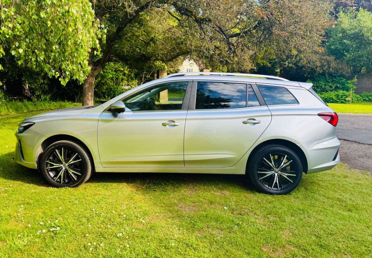 A 2023 MG MG5 61.1kWh Trophy Long Range Estate 5dr Electric Auto (156 ps) A 2023 MG MG5 61.1kWh Trophy Long Range Estate 5dr Electric Auto (156 ps)