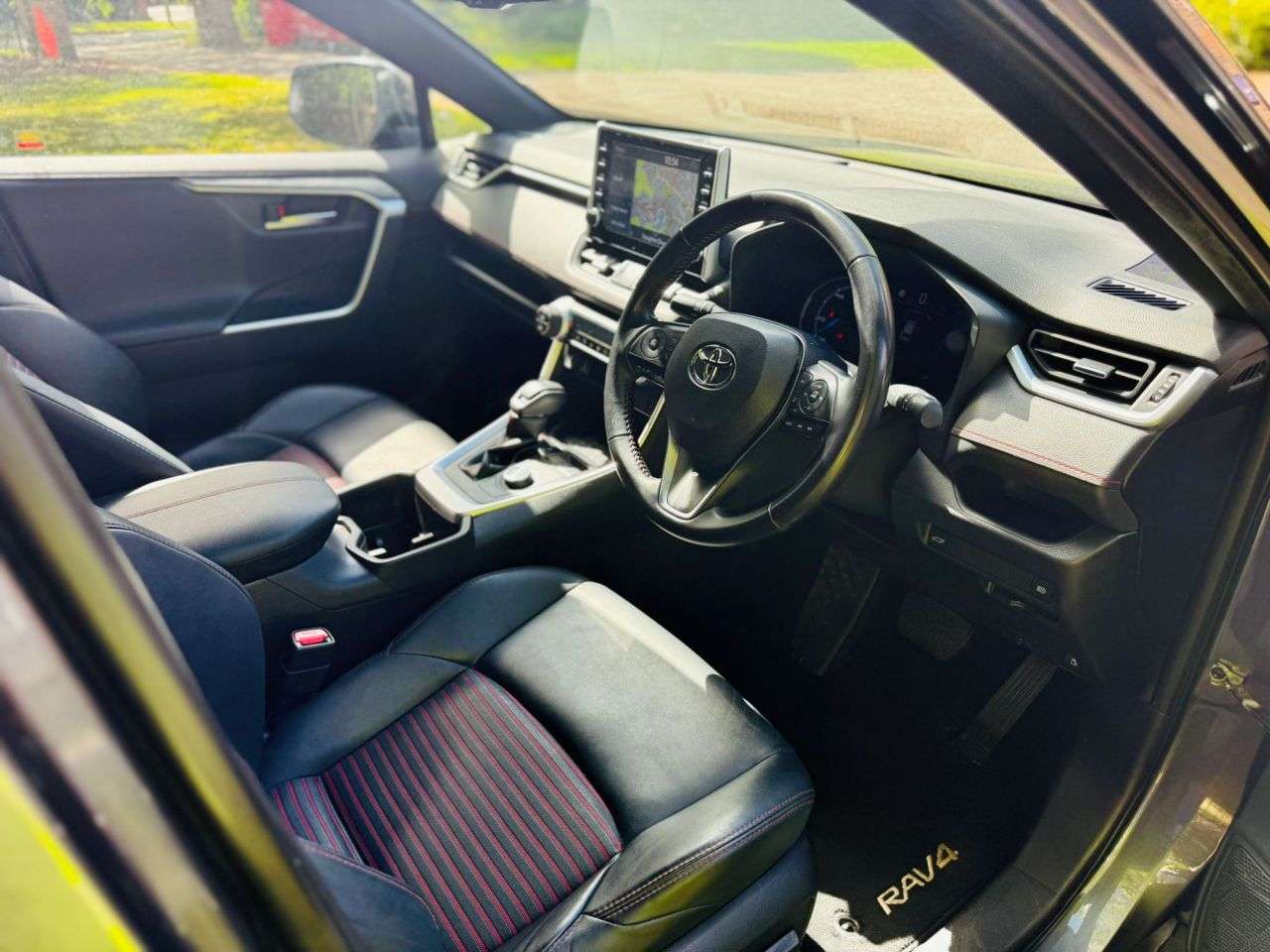 A 2022 TOYOTA RAV4 2.5 VVT 18.1kWh Design SUV 5dr Petrol Plug-in Hybrid CVT 4WD Euro 6 (s/s) ( A 2022 TOYOTA RAV4 2.5 VVT 18.1kWh Design SUV 5dr Petrol Plug-in Hybrid CVT 4WD Euro 6 (s/s) (