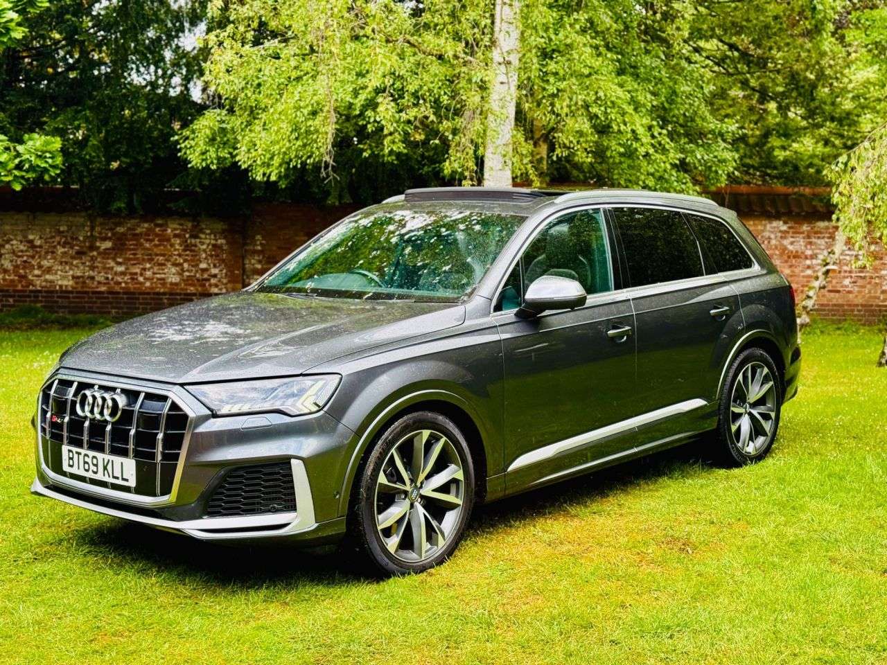 A 2019 AUDI SQ7 4.0 TDI V8 SUV 5dr Diesel Tiptronic quattro Euro 6 (s/s) (435 ps) A 2019 AUDI SQ7 4.0 TDI V8 SUV 5dr Diesel Tiptronic quattro Euro 6 (s/s) (435 ps)