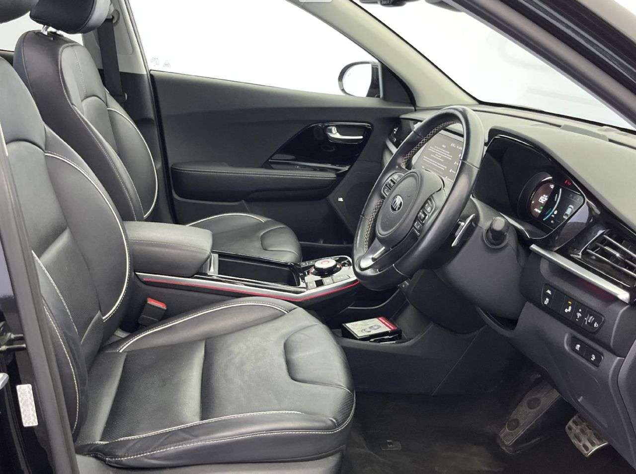 A 2022 KIA NIRO 64kWh 4+ SUV 5dr Electric Auto (201 bhp) A 2022 KIA NIRO 64kWh 4+ SUV 5dr Electric Auto (201 bhp)