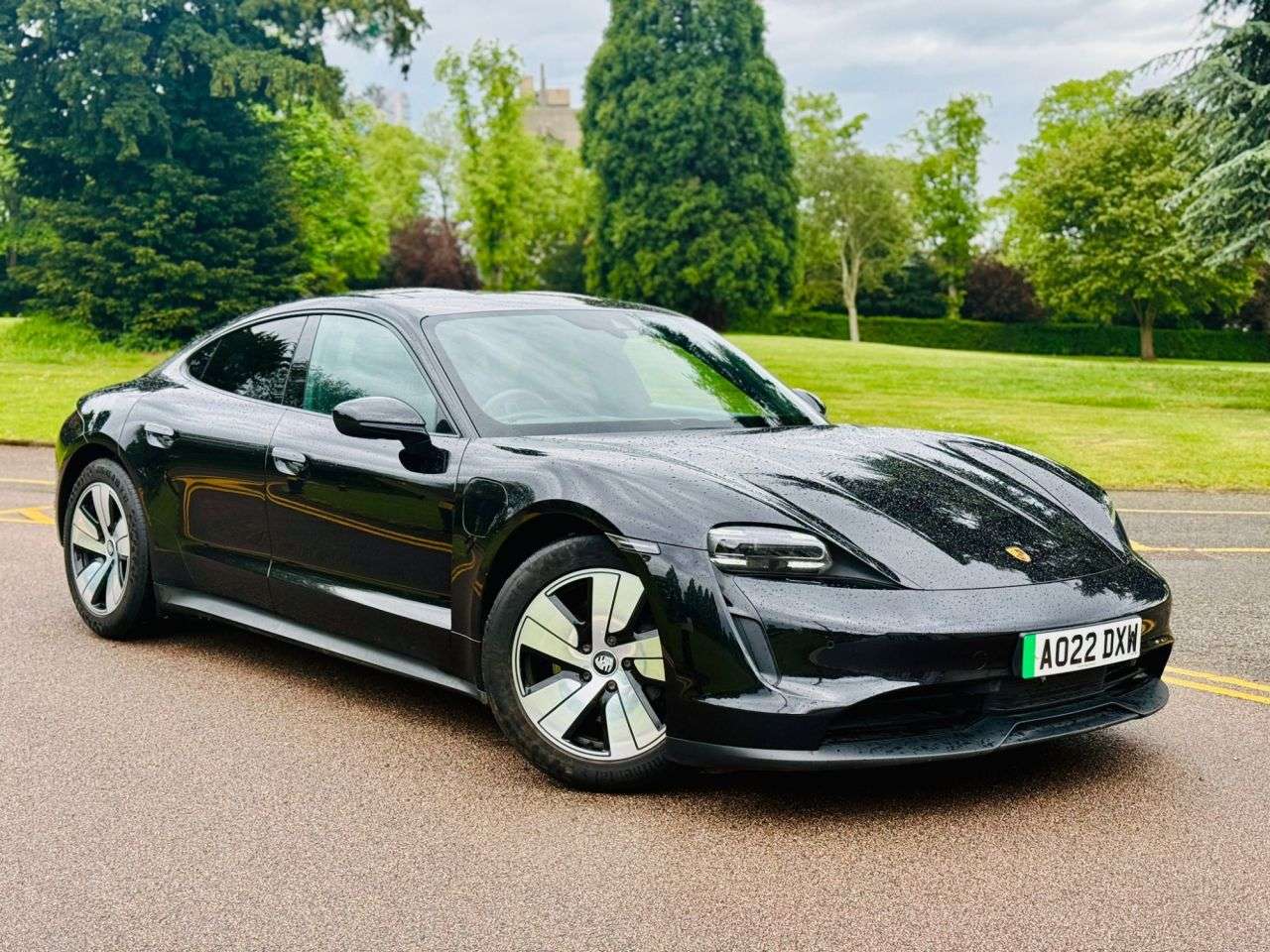 A 2022 PORSCHE TAYCAN Performance Plus 93.4kWh Saloon 4dr Electric Auto RWD (11kW Charger) (476 p A 2022 PORSCHE TAYCAN Performance Plus 93.4kWh Saloon 4dr Electric Auto RWD (11kW Charger) (476 p