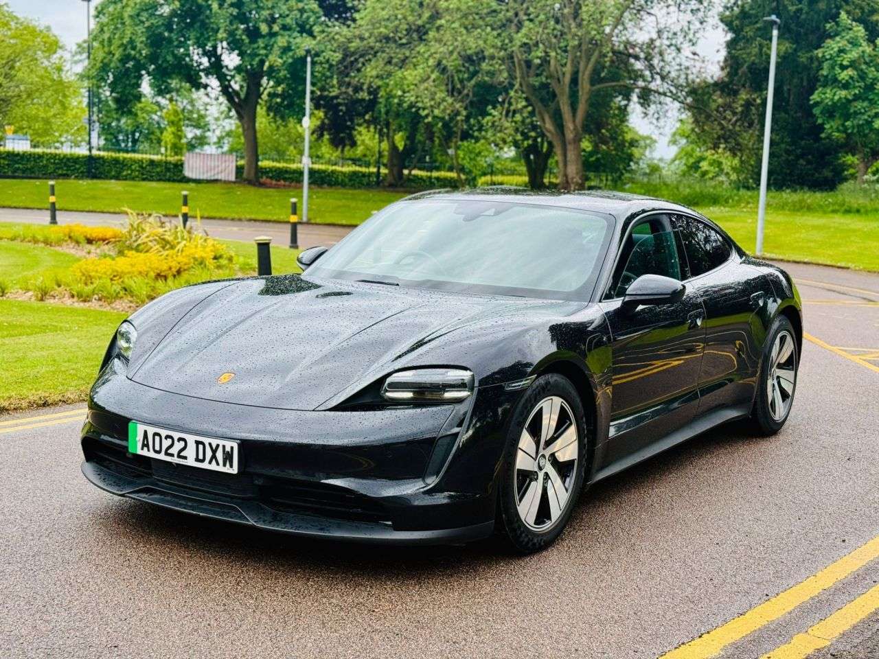 A 2022 PORSCHE TAYCAN Performance Plus 93.4kWh Saloon 4dr Electric Auto RWD (11kW Charger) (476 p A 2022 PORSCHE TAYCAN Performance Plus 93.4kWh Saloon 4dr Electric Auto RWD (11kW Charger) (476 p