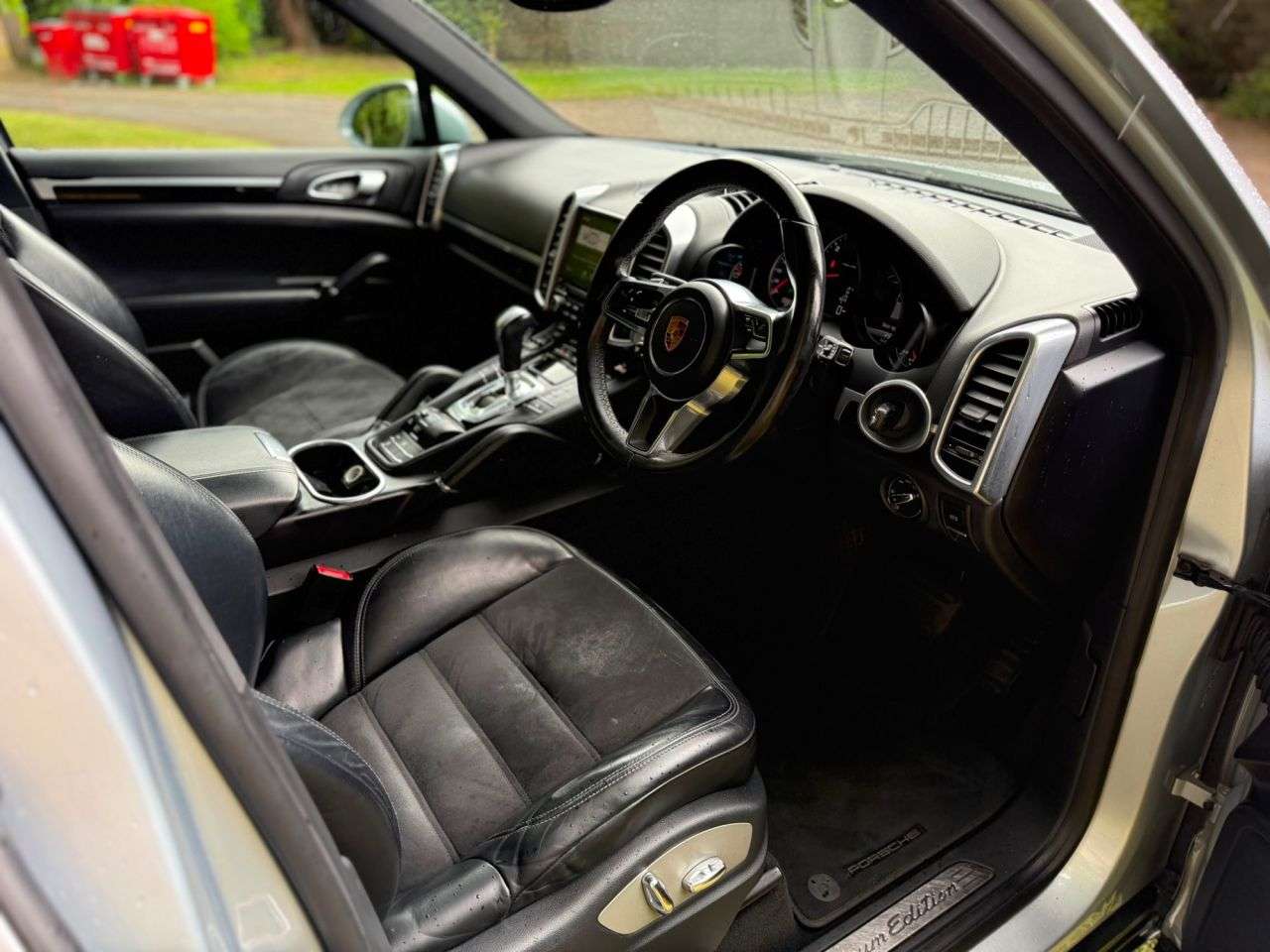 A 2017 PORSCHE CAYENNE 3.0 TD V6 Platinum Edition SUV 5dr Diesel TiptronicS 4WD Euro 6 (s/s) (262 A 2017 PORSCHE CAYENNE 3.0 TD V6 Platinum Edition SUV 5dr Diesel TiptronicS 4WD Euro 6 (s/s) (262
