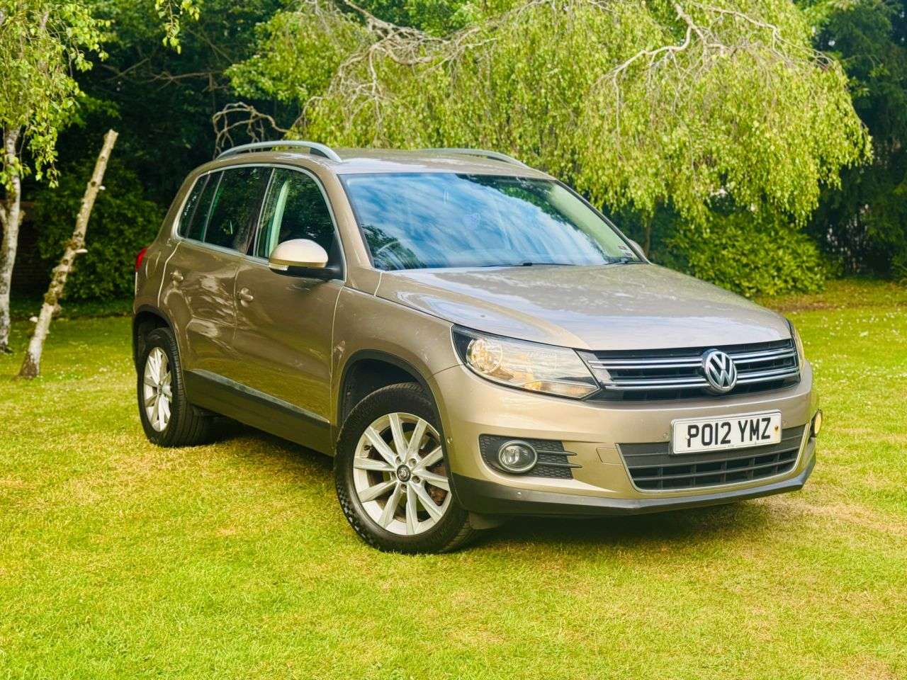 A 2012 VOLKSWAGEN TIGUAN 2.0 TDI BlueMotion Tech SE SUV 5dr Diesel DSG 4WD Euro 5 (s/s) (140 ps) A 2012 VOLKSWAGEN TIGUAN 2.0 TDI BlueMotion Tech SE SUV 5dr Diesel DSG 4WD Euro 5 (s/s) (140 ps)