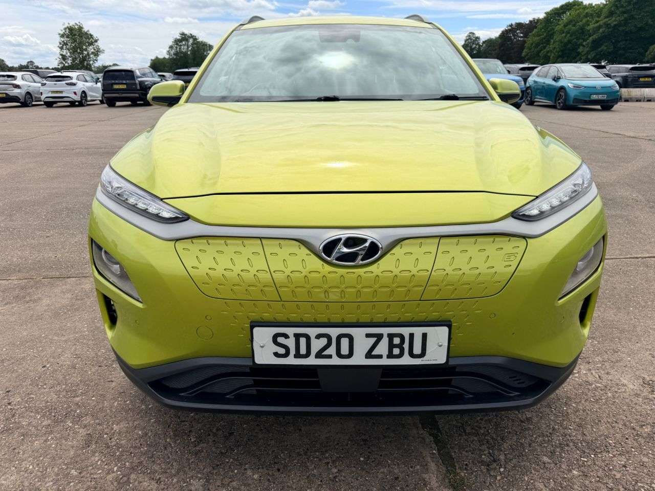 A 2020 HYUNDAI KONA 64kWh Premium SUV 5dr Electric Auto (7kW Charger) (204 ps) A 2020 HYUNDAI KONA 64kWh Premium SUV 5dr Electric Auto (7kW Charger) (204 ps)