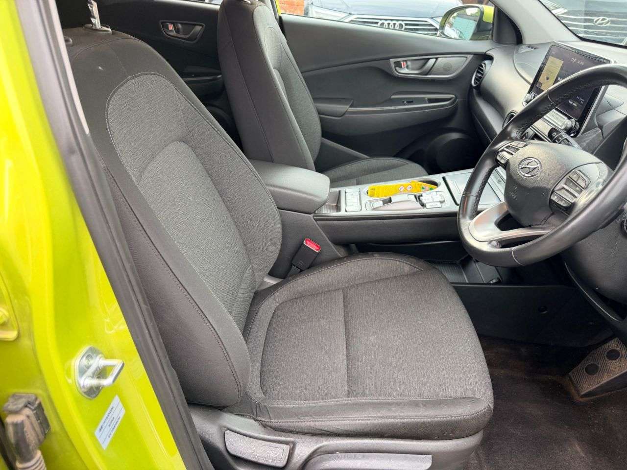A 2020 HYUNDAI KONA 64kWh Premium SUV 5dr Electric Auto (7kW Charger) (204 ps) A 2020 HYUNDAI KONA 64kWh Premium SUV 5dr Electric Auto (7kW Charger) (204 ps)