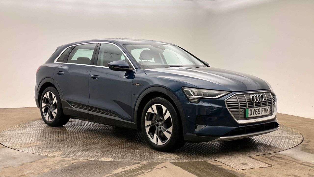 A 2020 AUDI E-TRON 55 SUV 5dr Electric Auto quattro 95kWh (408 ps) A 2020 AUDI E-TRON 55 SUV 5dr Electric Auto quattro 95kWh (408 ps)