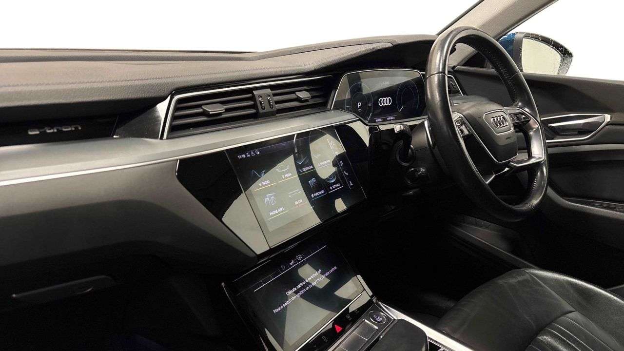 A 2020 AUDI E-TRON 55 SUV 5dr Electric Auto quattro 95kWh (408 ps) A 2020 AUDI E-TRON 55 SUV 5dr Electric Auto quattro 95kWh (408 ps)