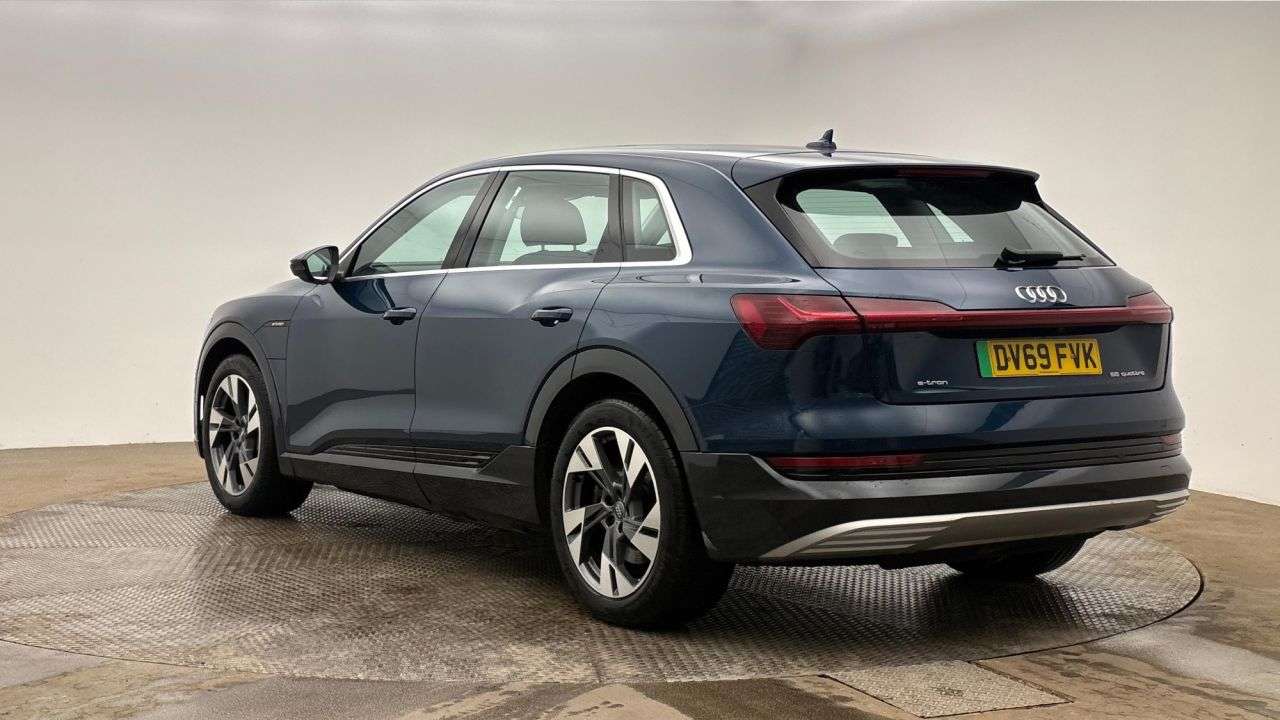 A 2020 AUDI E-TRON 55 SUV 5dr Electric Auto quattro 95kWh (408 ps) A 2020 AUDI E-TRON 55 SUV 5dr Electric Auto quattro 95kWh (408 ps)
