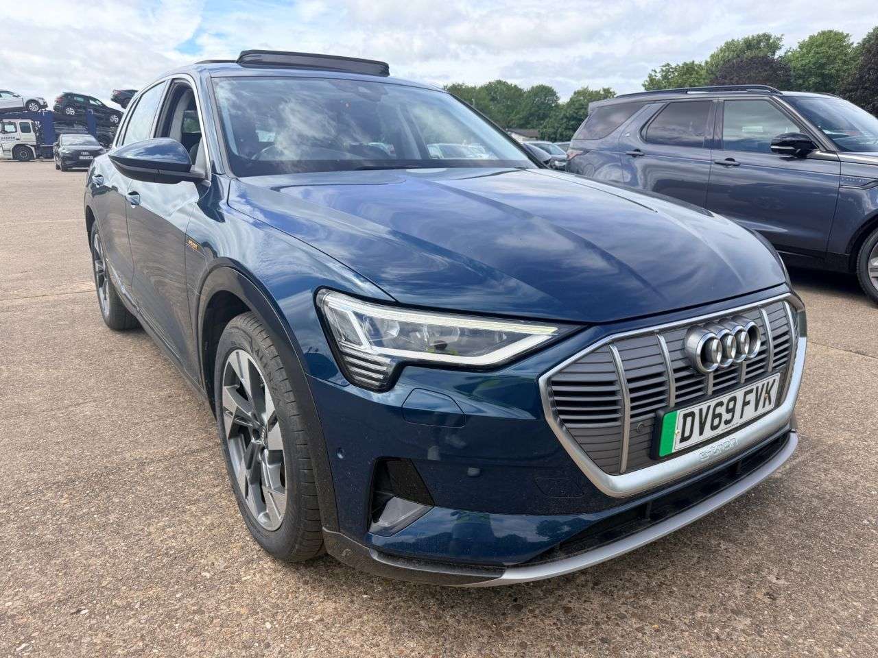 A 2020 AUDI E-TRON 55 SUV 5dr Electric Auto quattro 95kWh (408 ps) A 2020 AUDI E-TRON 55 SUV 5dr Electric Auto quattro 95kWh (408 ps)