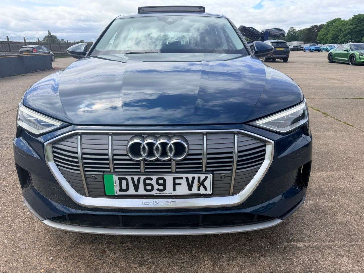 A 2020 AUDI E-TRON 55 SUV 5dr Electric Auto quattro 95kWh (408 ps) A 2020 AUDI E-TRON 55 SUV 5dr Electric Auto quattro 95kWh (408 ps)
