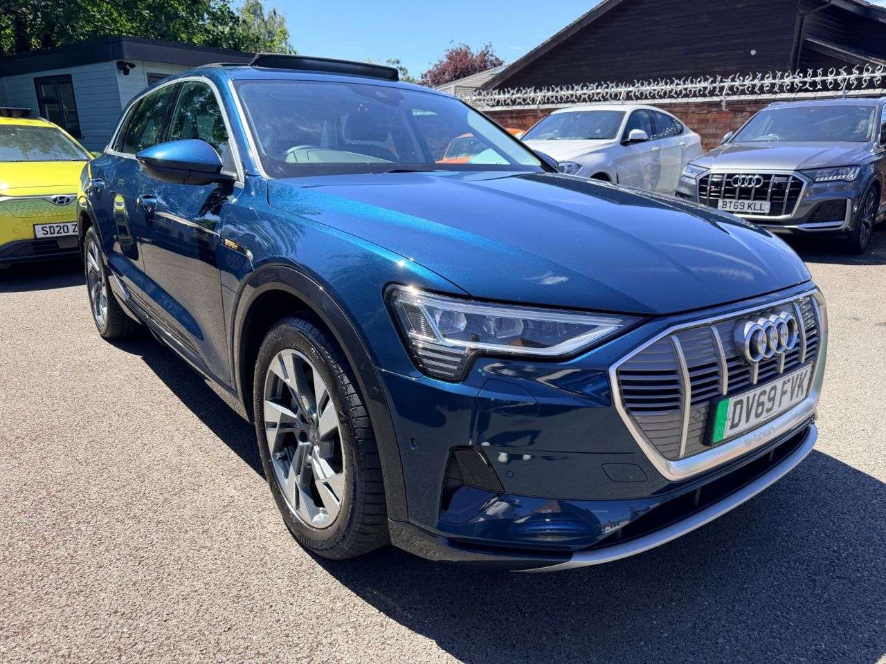 A 2020 AUDI E-TRON 55 SUV 5dr Electric Auto quattro 95kWh (408 ps) A 2020 AUDI E-TRON 55 SUV 5dr Electric Auto quattro 95kWh (408 ps)