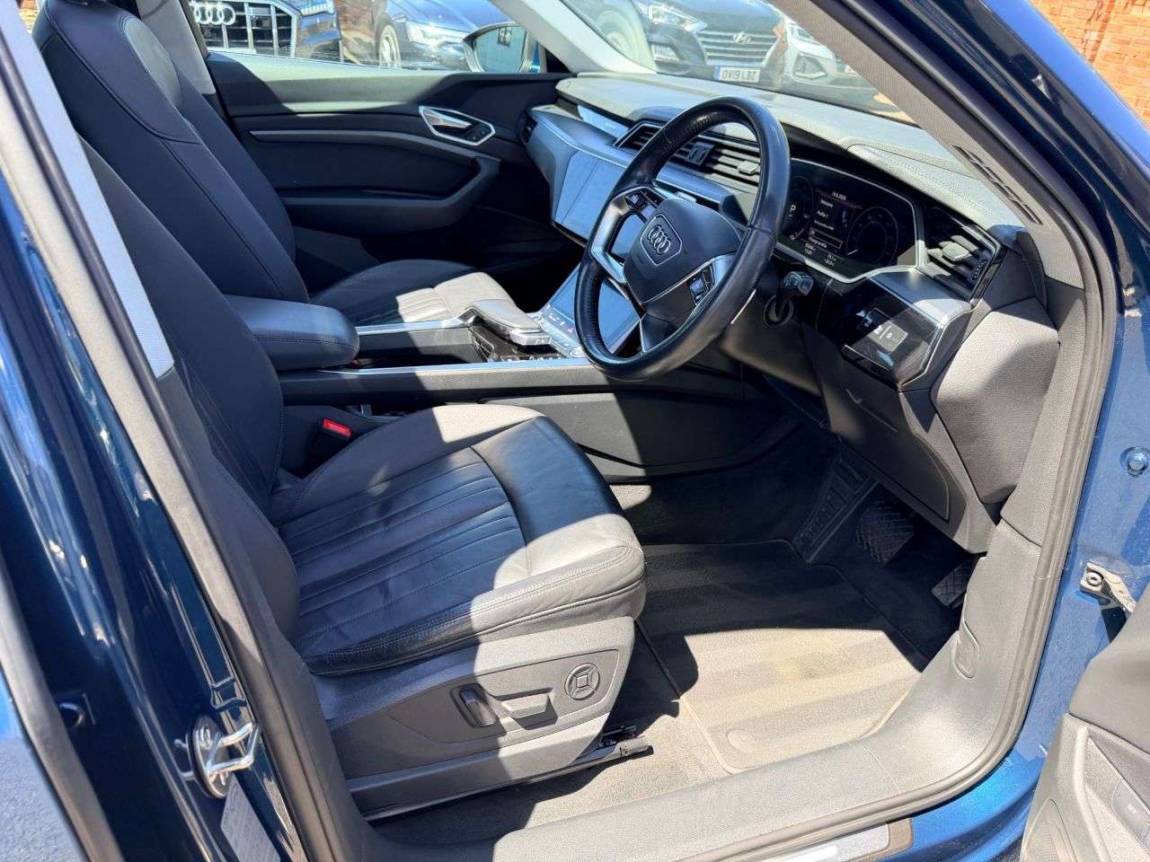 A 2020 AUDI E-TRON 55 SUV 5dr Electric Auto quattro 95kWh (408 ps) A 2020 AUDI E-TRON 55 SUV 5dr Electric Auto quattro 95kWh (408 ps)