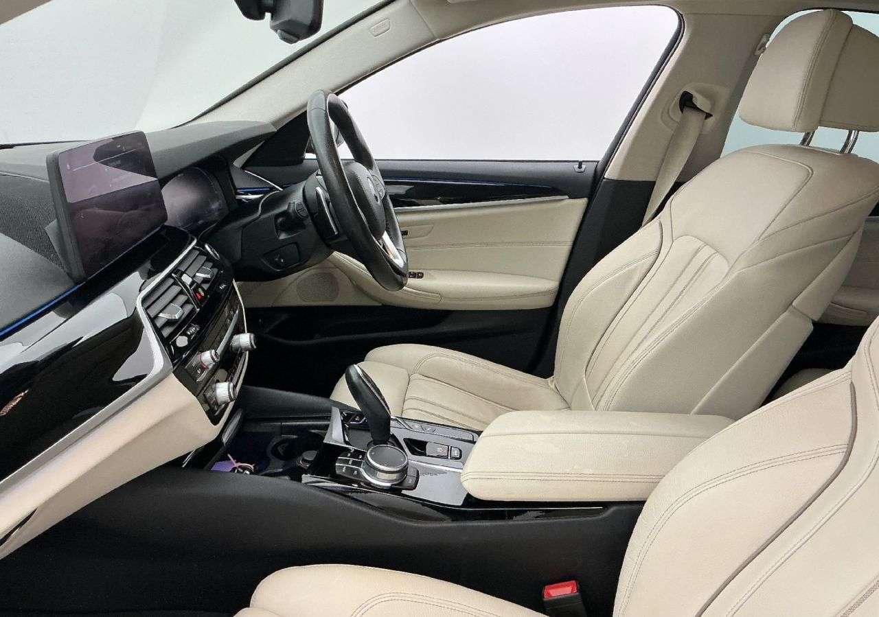 A 2021 BMW 5 SERIES 2.0 530e 12kWh SE Saloon 4dr Petrol Plug-in Hybrid Steptronic xDrive Euro 6 A 2021 BMW 5 SERIES 2.0 530e 12kWh SE Saloon 4dr Petrol Plug-in Hybrid Steptronic xDrive Euro 6