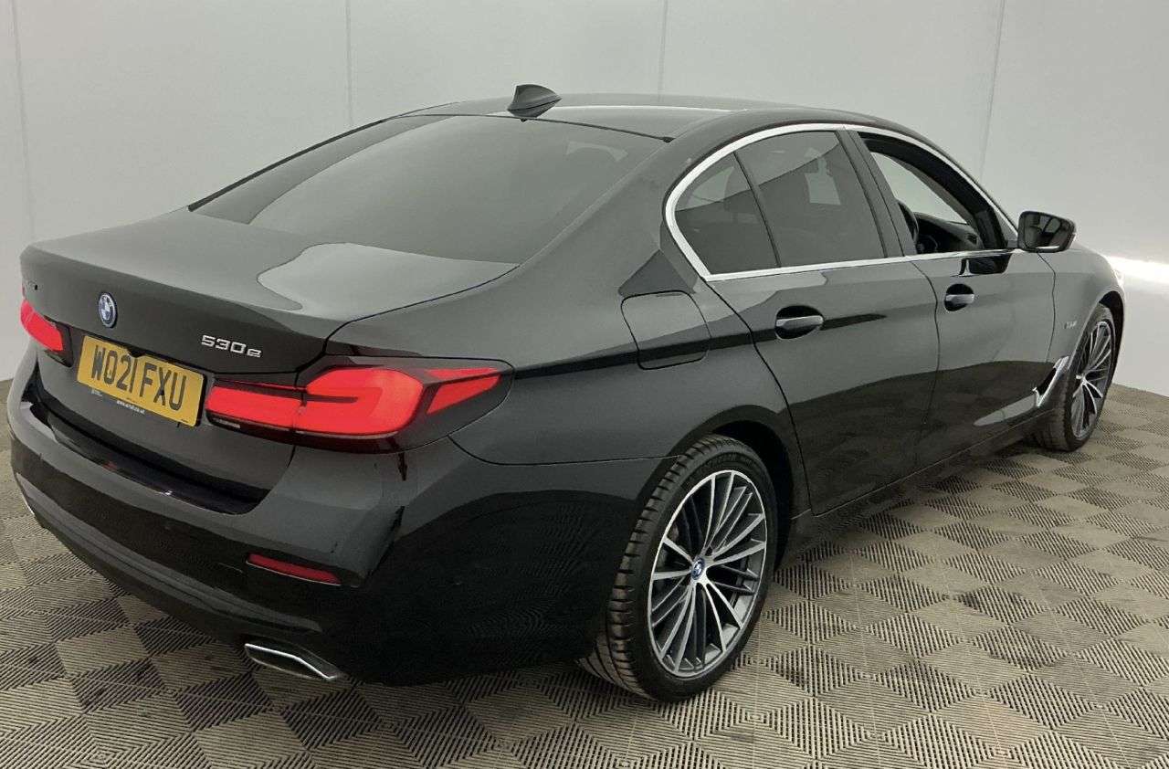 A 2021 BMW 5 SERIES 2.0 530e 12kWh SE Saloon 4dr Petrol Plug-in Hybrid Steptronic xDrive Euro 6 A 2021 BMW 5 SERIES 2.0 530e 12kWh SE Saloon 4dr Petrol Plug-in Hybrid Steptronic xDrive Euro 6