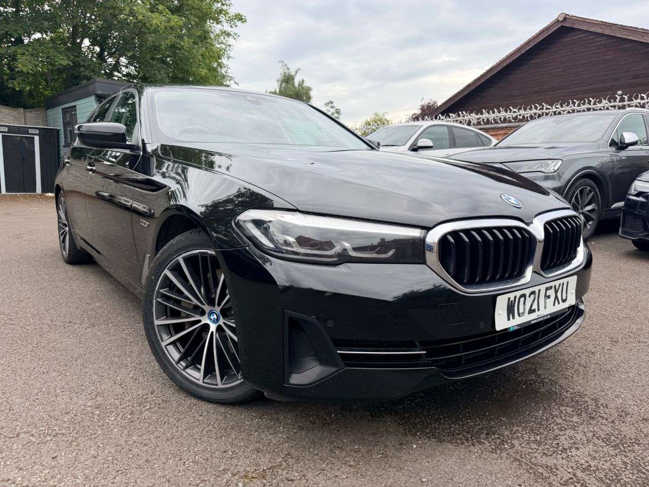A 2021 BMW 5 SERIES 2.0 530e 12kWh SE Saloon 4dr Petrol Plug-in Hybrid Steptronic xDrive Euro 6 A 2021 BMW 5 SERIES 2.0 530e 12kWh SE Saloon 4dr Petrol Plug-in Hybrid Steptronic xDrive Euro 6