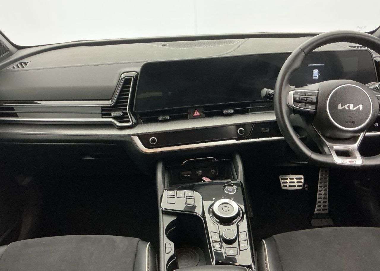 A 2023 KIA SPORTAGE 1.6 T-GDi 13.8kWh GT-Line SUV 5dr Petrol Plug-in Hybrid Auto AWD Euro 6 (s/ A 2023 KIA SPORTAGE 1.6 T-GDi 13.8kWh GT-Line SUV 5dr Petrol Plug-in Hybrid Auto AWD Euro 6 (s/