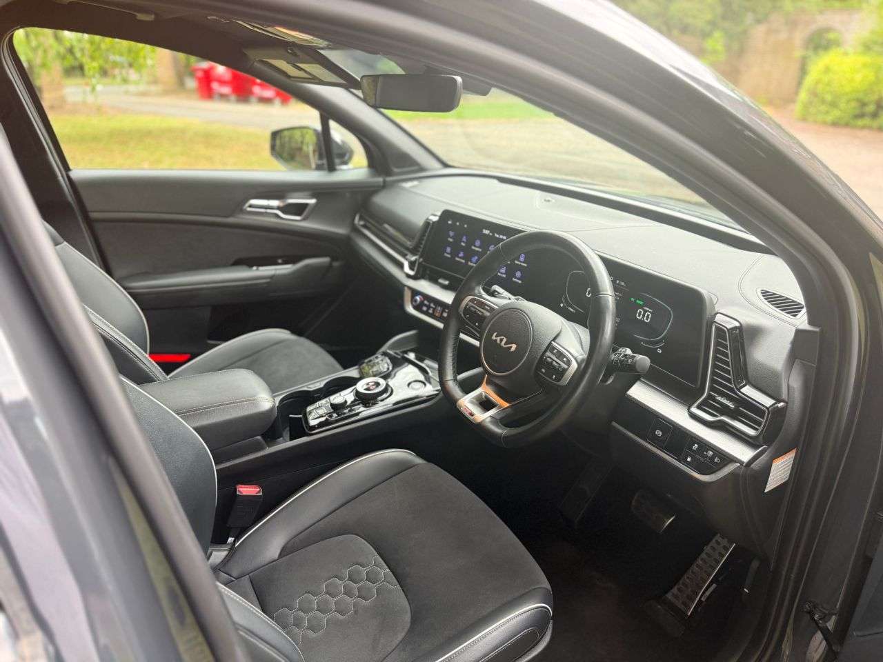 A 2023 KIA SPORTAGE 1.6 T-GDi 13.8kWh GT-Line SUV 5dr Petrol Plug-in Hybrid Auto AWD Euro 6 (s/ A 2023 KIA SPORTAGE 1.6 T-GDi 13.8kWh GT-Line SUV 5dr Petrol Plug-in Hybrid Auto AWD Euro 6 (s/