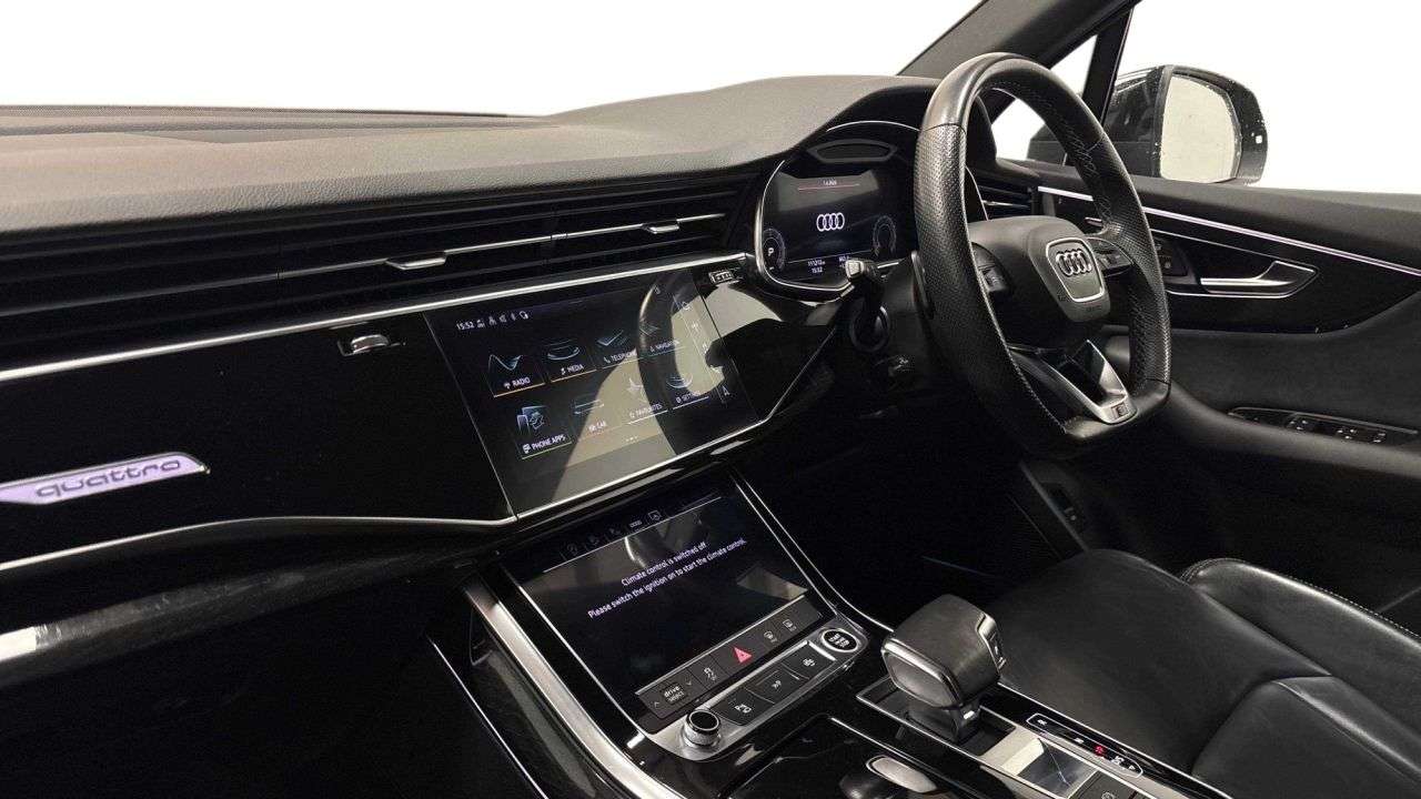 A 2021 AUDI Q7 3.0 TDI V6 50 Black Edition SUV 5dr Diesel Tiptronic quattro Euro 6 (s/s) ( A 2021 AUDI Q7 3.0 TDI V6 50 Black Edition SUV 5dr Diesel Tiptronic quattro Euro 6 (s/s) (