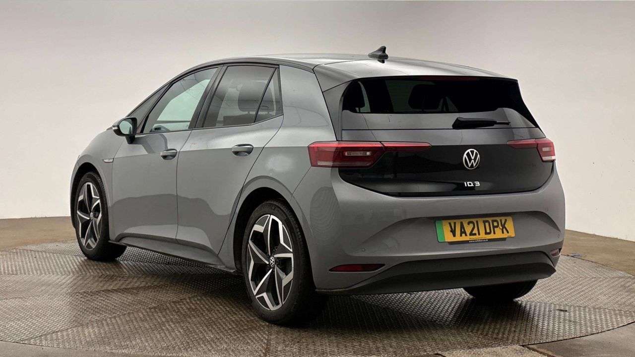 A 2021 VOLKSWAGEN ID.3 Pro S 77kWh Tour Hatchback 5dr Electric Auto (204 ps) A 2021 VOLKSWAGEN ID.3 Pro S 77kWh Tour Hatchback 5dr Electric Auto (204 ps)