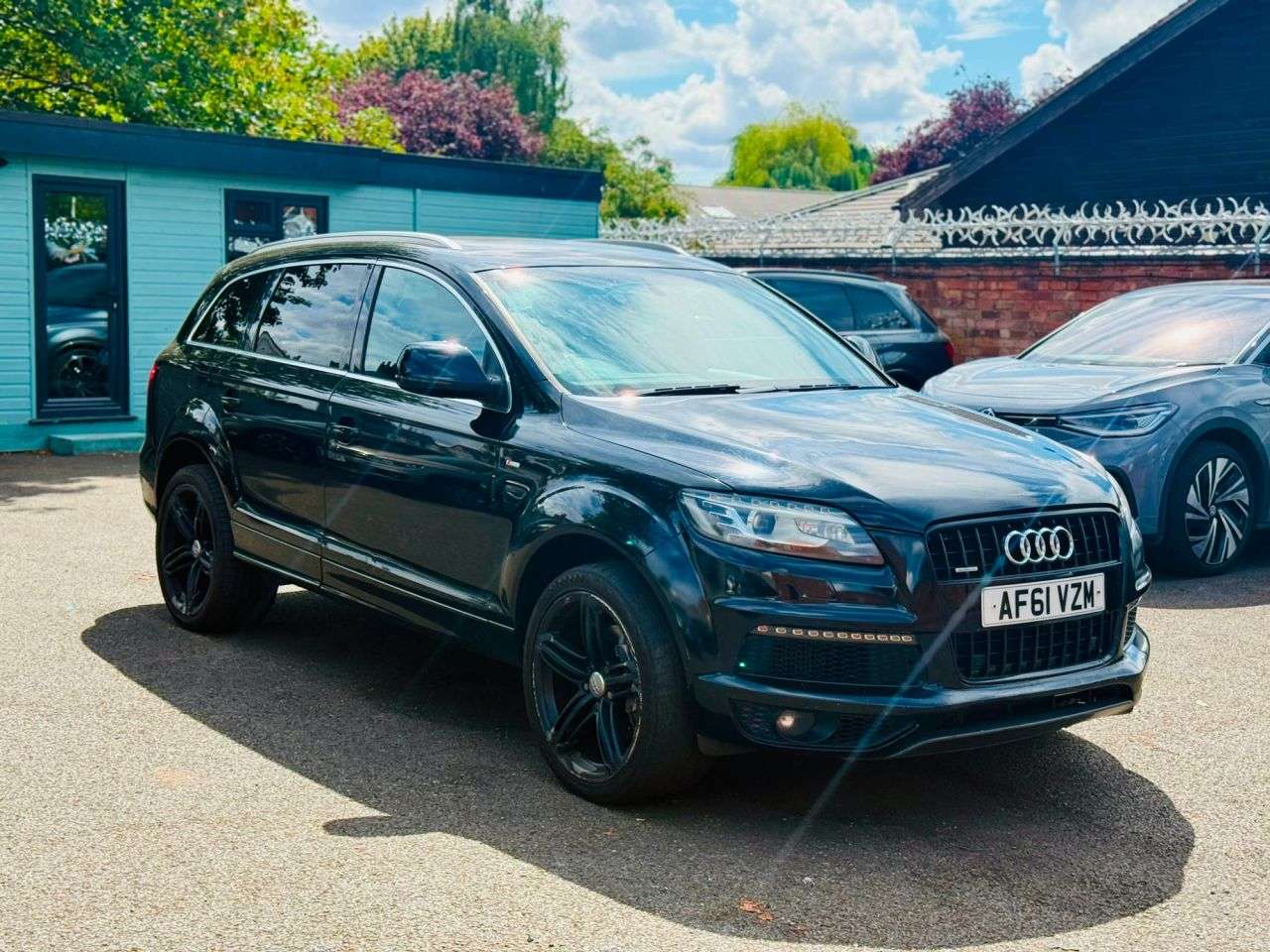 A 2011 AUDI Q7 3.0 TDI V6 S line SUV 5dr Diesel Tiptronic quattro Euro 5 (s/s) (245 ps) A 2011 AUDI Q7 3.0 TDI V6 S line SUV 5dr Diesel Tiptronic quattro Euro 5 (s/s) (245 ps)