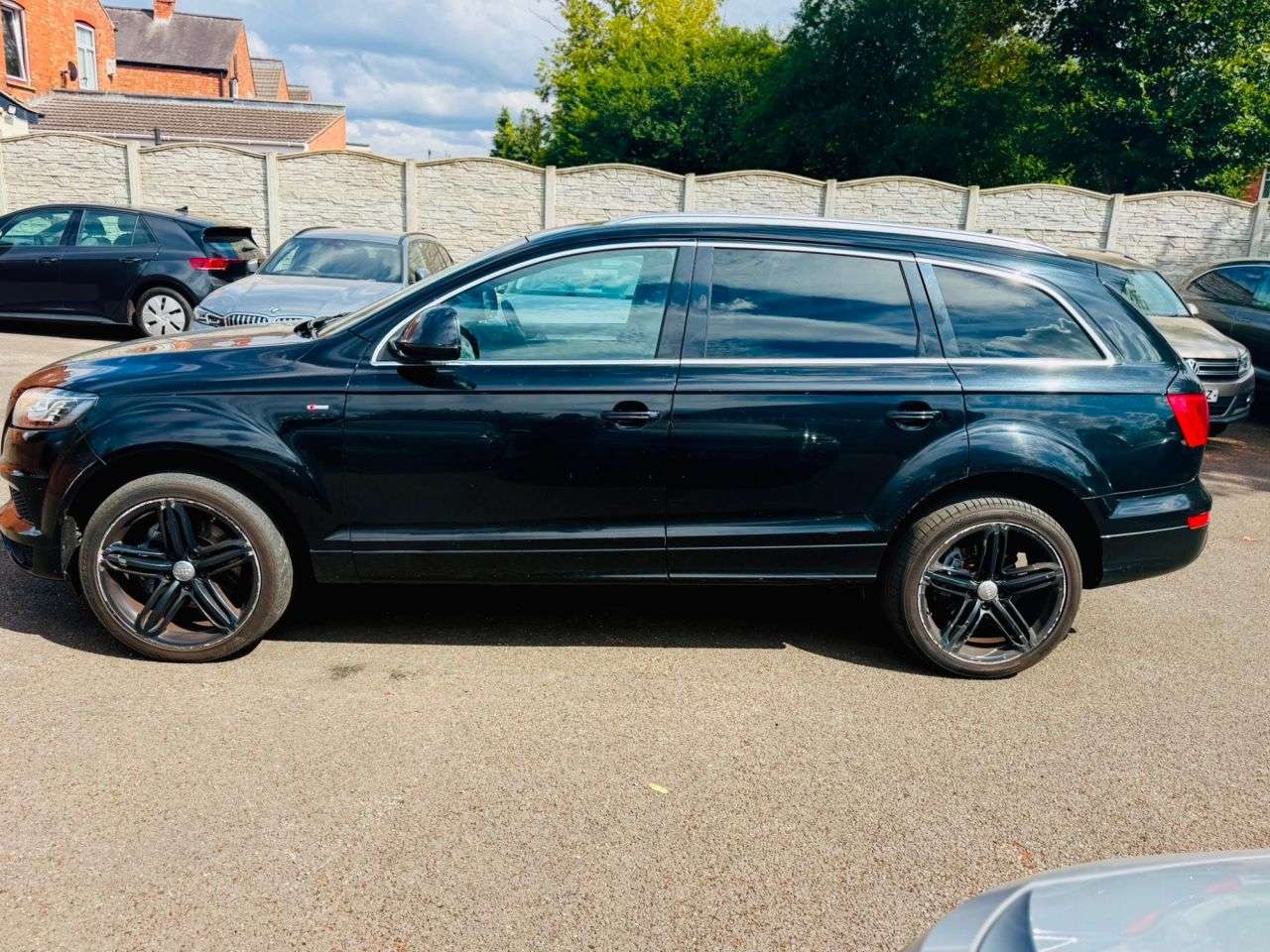 A 2011 AUDI Q7 3.0 TDI V6 S line SUV 5dr Diesel Tiptronic quattro Euro 5 (s/s) (245 ps) A 2011 AUDI Q7 3.0 TDI V6 S line SUV 5dr Diesel Tiptronic quattro Euro 5 (s/s) (245 ps)