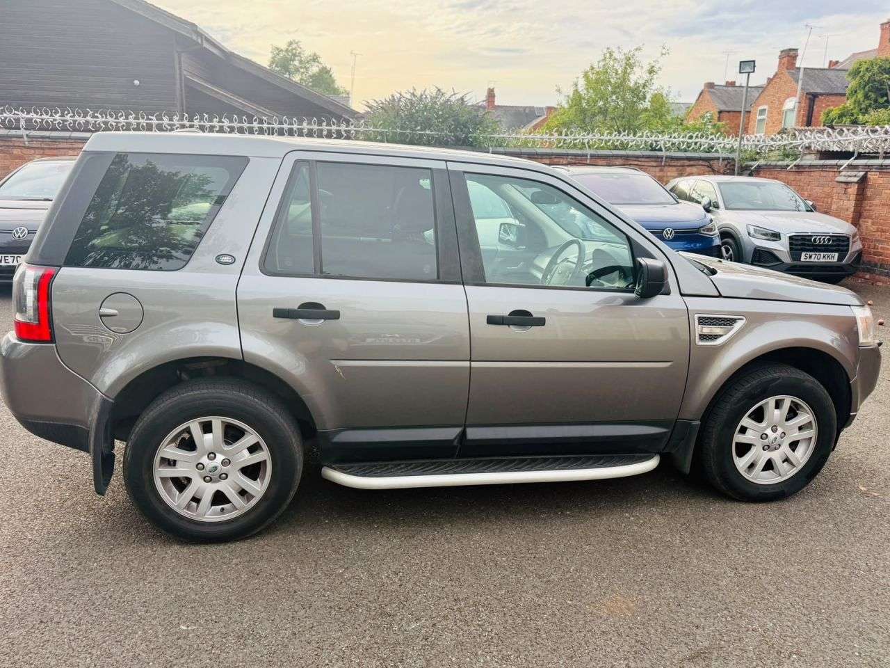 A 2011 LAND ROVER FREELANDER 2 2.2 TD4 XS SUV 5dr Diesel Manual 4WD Euro 5 (s/s) (150 ps) A 2011 LAND ROVER FREELANDER 2 2.2 TD4 XS SUV 5dr Diesel Manual 4WD Euro 5 (s/s) (150 ps)