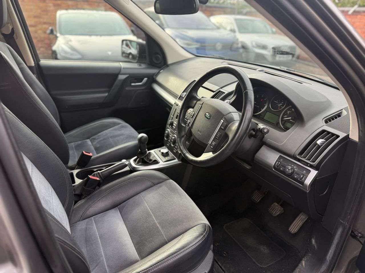A 2011 LAND ROVER FREELANDER 2 2.2 TD4 XS SUV 5dr Diesel Manual 4WD Euro 5 (s/s) (150 ps) A 2011 LAND ROVER FREELANDER 2 2.2 TD4 XS SUV 5dr Diesel Manual 4WD Euro 5 (s/s) (150 ps)