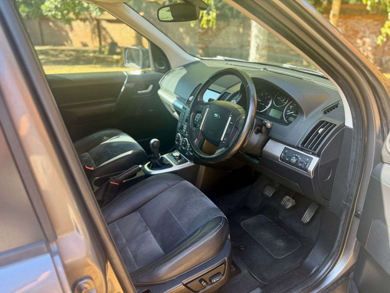 A 2011 LAND ROVER FREELANDER 2 2.2 TD4 XS SUV 5dr Diesel Manual 4WD Euro 5 (s/s) (150 ps) A 2011 LAND ROVER FREELANDER 2 2.2 TD4 XS SUV 5dr Diesel Manual 4WD Euro 5 (s/s) (150 ps)