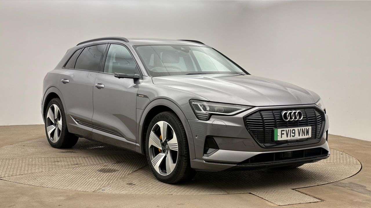 A 2019 AUDI E-TRON 55 Launch Edition SUV 5dr Electric Auto quattro 95kWh (408 ps) A 2019 AUDI E-TRON 55 Launch Edition SUV 5dr Electric Auto quattro 95kWh (408 ps)