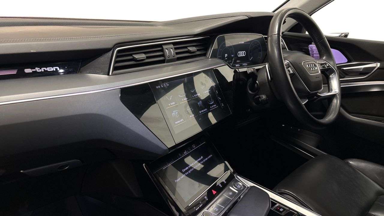 A 2019 AUDI E-TRON 55 Launch Edition SUV 5dr Electric Auto quattro 95kWh (408 ps) A 2019 AUDI E-TRON 55 Launch Edition SUV 5dr Electric Auto quattro 95kWh (408 ps)