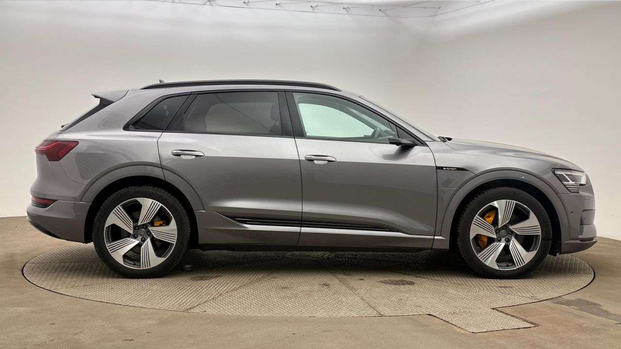 A 2019 AUDI E-TRON 55 Launch Edition SUV 5dr Electric Auto quattro 95kWh (408 ps) A 2019 AUDI E-TRON 55 Launch Edition SUV 5dr Electric Auto quattro 95kWh (408 ps)
