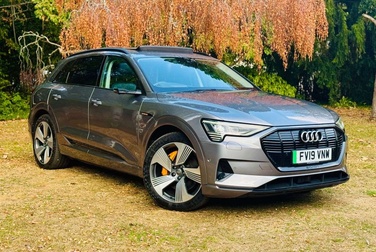 A 2019 AUDI E-TRON 55 Launch Edition SUV 5dr Electric Auto quattro 95kWh (408 ps) A 2019 AUDI E-TRON 55 Launch Edition SUV 5dr Electric Auto quattro 95kWh (408 ps)