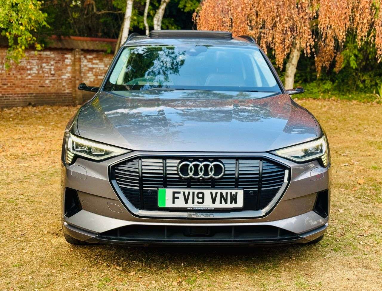 A 2019 AUDI E-TRON 55 Launch Edition SUV 5dr Electric Auto quattro 95kWh (408 ps) A 2019 AUDI E-TRON 55 Launch Edition SUV 5dr Electric Auto quattro 95kWh (408 ps)