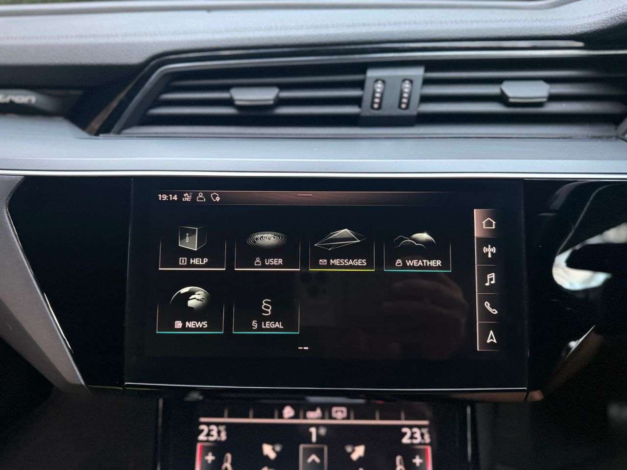 2020 AUDI E-TRON 2020 AUDI E-TRON