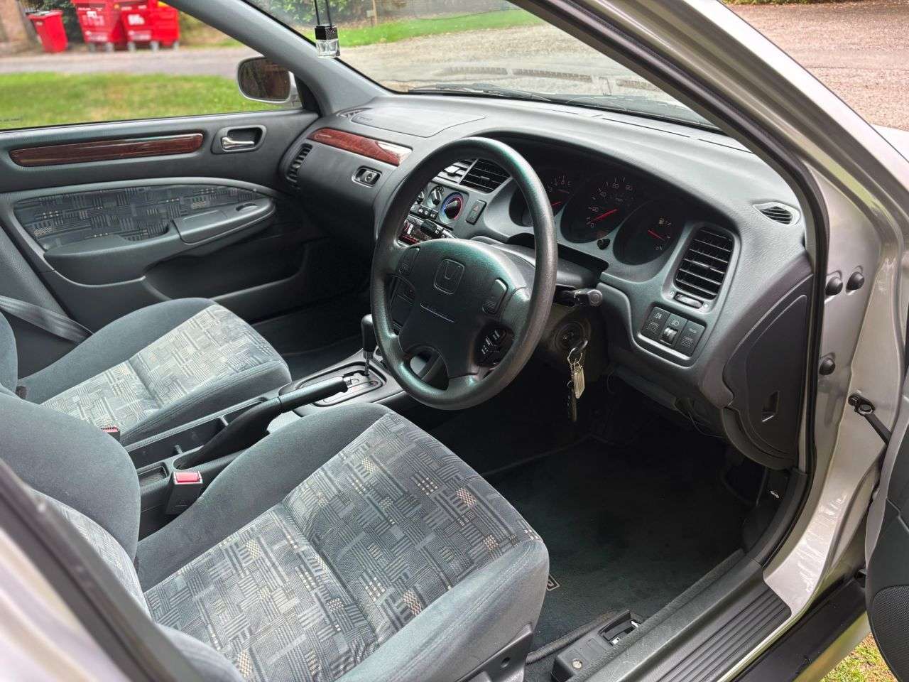 A 2000 HONDA ACCORD 1.8 i-VTEC SE Saloon 4dr Petrol Automatic (sun roof, a/c) (215 g/km, 135 bh A 2000 HONDA ACCORD 1.8 i-VTEC SE Saloon 4dr Petrol Automatic (sun roof, a/c) (215 g/km, 135 bh