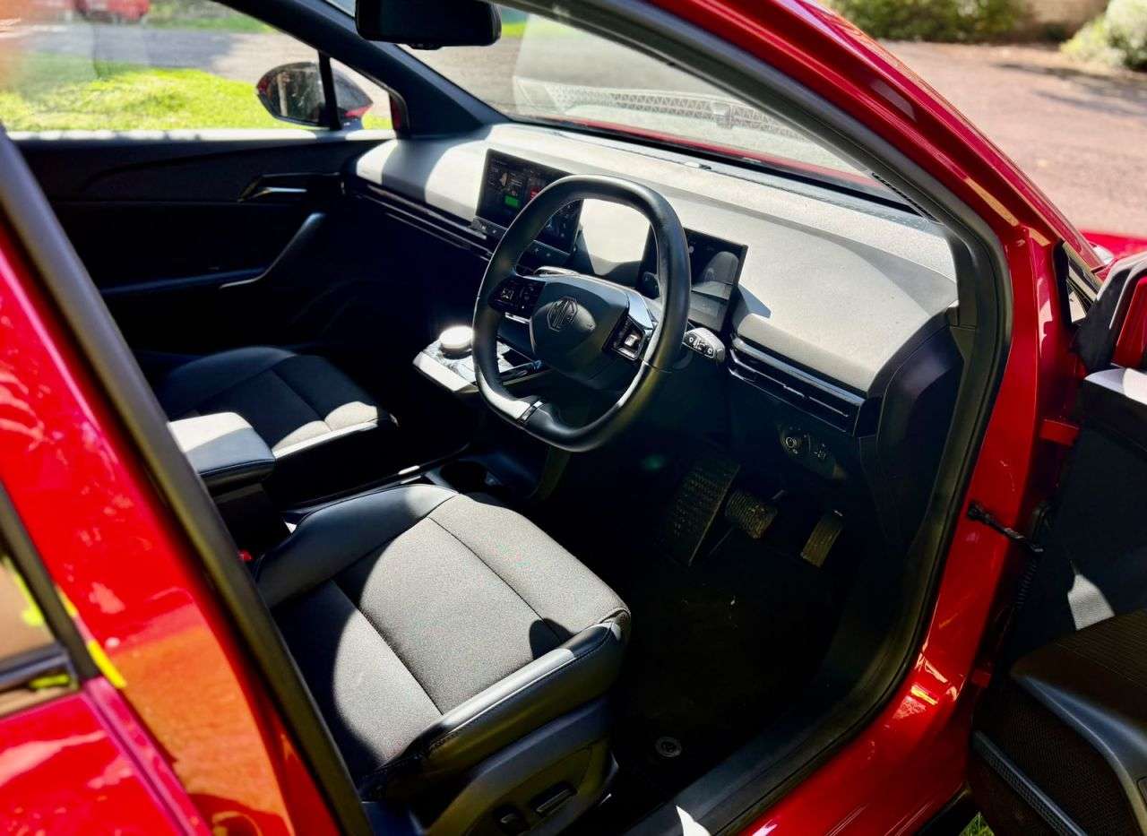 A 2024 MG MG4 77kWh Trophy Extended Range Hatchback 5dr Electric Auto (245 ps) A 2024 MG MG4 77kWh Trophy Extended Range Hatchback 5dr Electric Auto (245 ps)