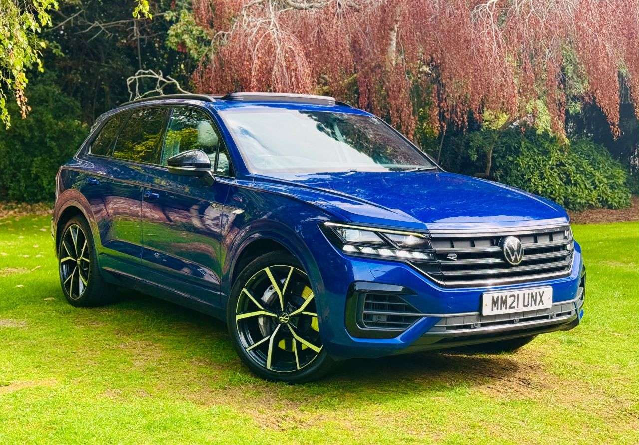 A 2021 VOLKSWAGEN TOUAREG 3.0 TSI V6 14.3kWh R SUV 5dr Petrol Plug-in Hybrid Tiptronic 4Motion Euro 6 A 2021 VOLKSWAGEN TOUAREG 3.0 TSI V6 14.3kWh R SUV 5dr Petrol Plug-in Hybrid Tiptronic 4Motion Euro 6