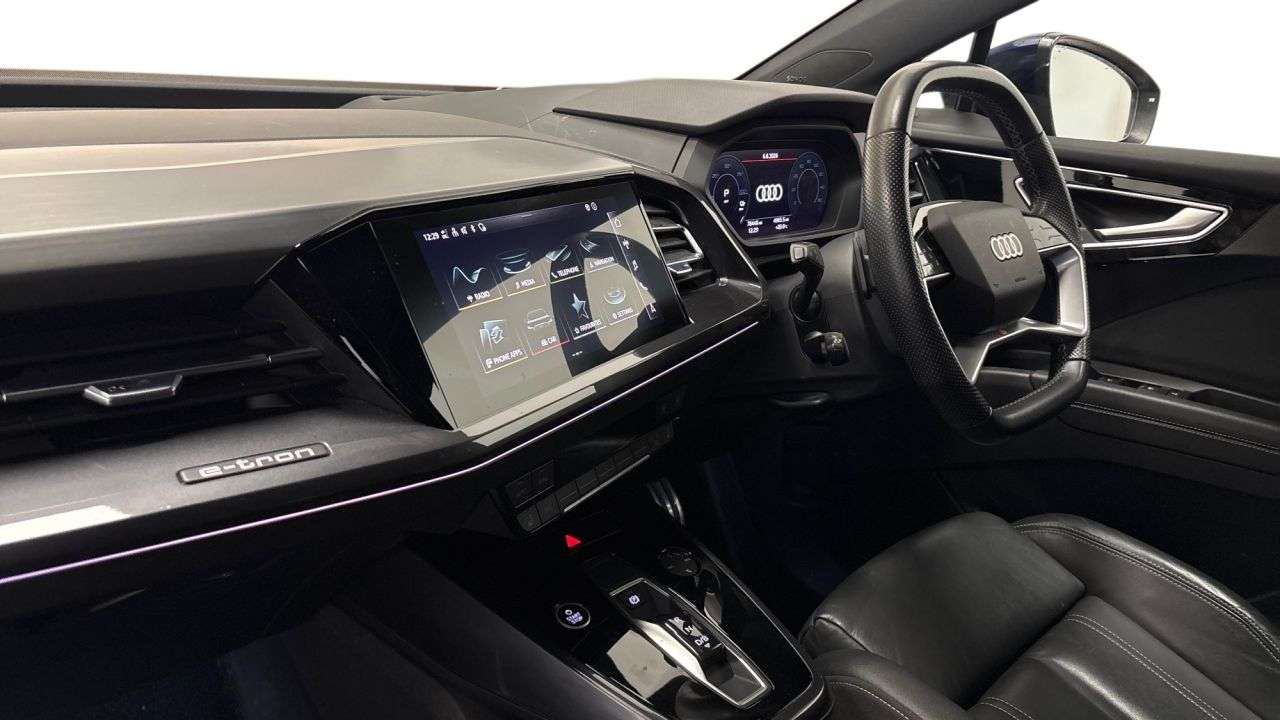 A 2021 AUDI Q4 E-TRON 40 Launch Edition SUV 5dr Electric Auto 82kWh (204 ps) A 2021 AUDI Q4 E-TRON 40 Launch Edition SUV 5dr Electric Auto 82kWh (204 ps)