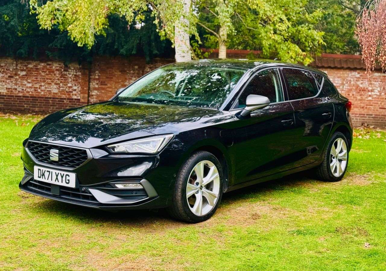 A 2021 SEAT LEON 1.4 eHybrid 12.8kWh FR Hatchback 5dr Petrol Plug-in Hybrid DSG Euro 6 (s/s) A 2021 SEAT LEON 1.4 eHybrid 12.8kWh FR Hatchback 5dr Petrol Plug-in Hybrid DSG Euro 6 (s/s)