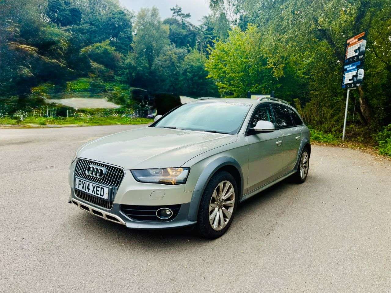 A 2014 AUDI A4 ALLROAD 2.0 TDI Estate 5dr Diesel S Tronic quattro Euro 5 (s/s) (177 ps) A 2014 AUDI A4 ALLROAD 2.0 TDI Estate 5dr Diesel S Tronic quattro Euro 5 (s/s) (177 ps)